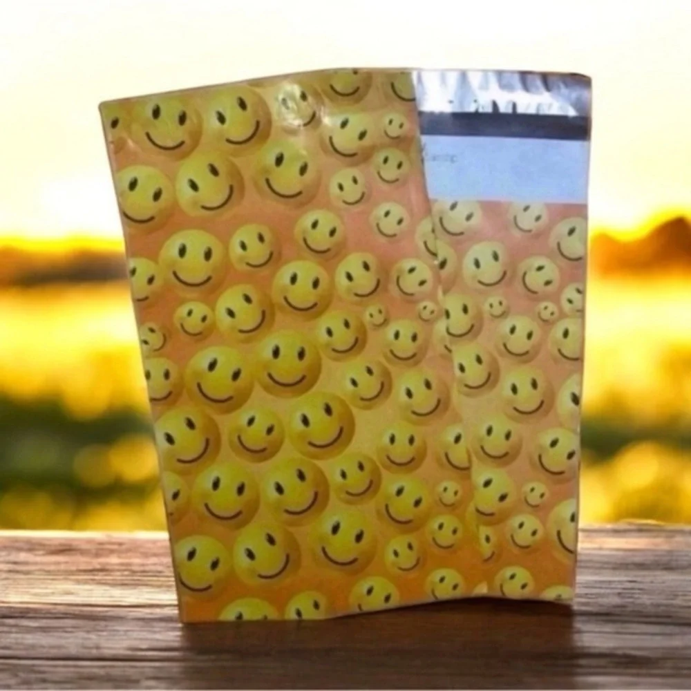(10) 6x9 Happy Face Poly Mailers